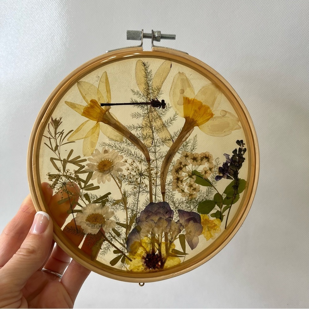 Floral Embroidery Hoop Art Resin Dried Flowers Dragonfly Suncatcher